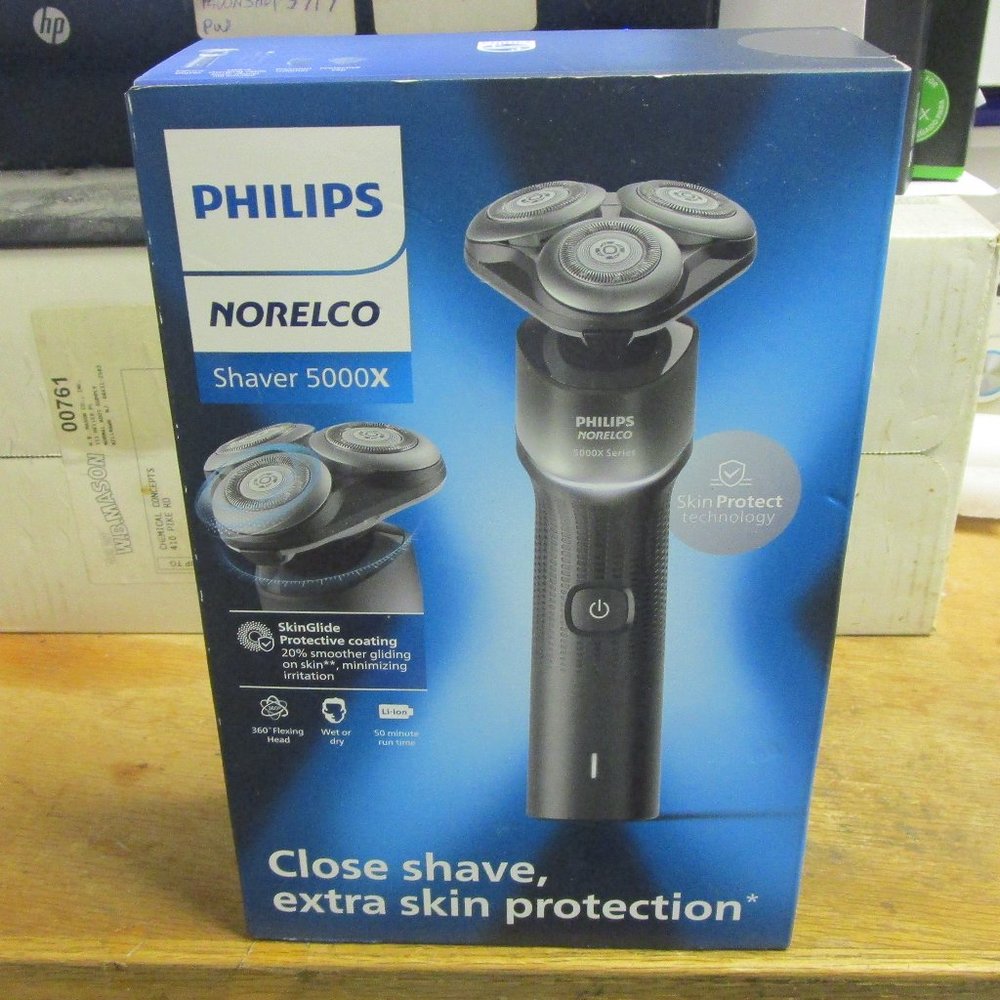 PHILIPS NORELCO SHAVER